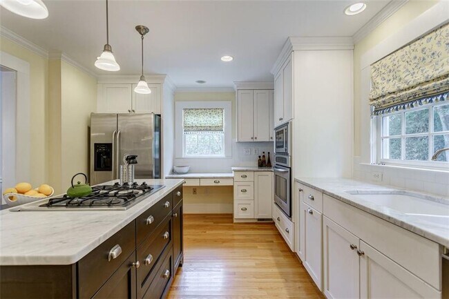 Building Photo - 1987 Knight Ct SE