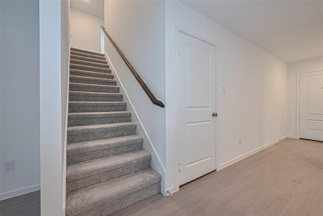 Building Photo - 27615 Village Way Dr.
