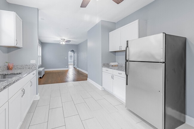 Building Photo - 7729 S Laflin St