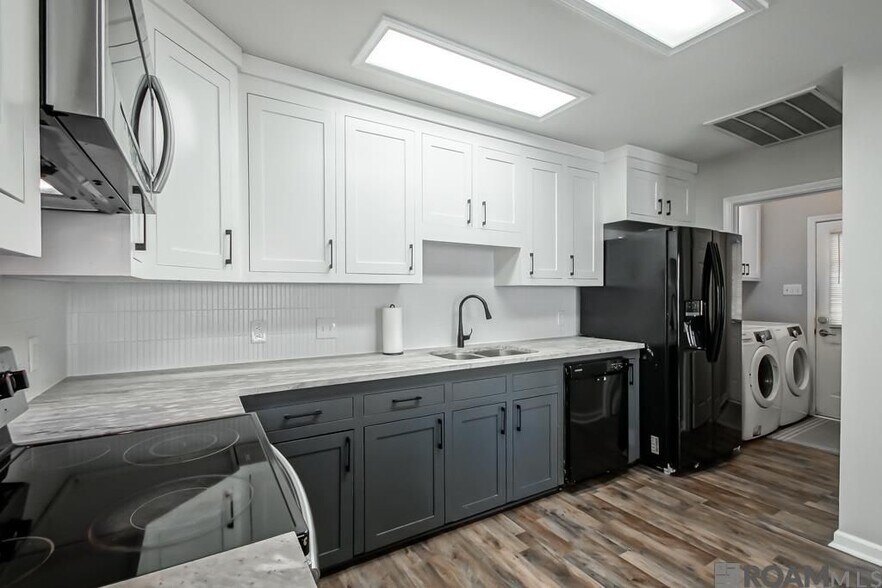 Building Photo - 3437 Myrtle Grove Dr