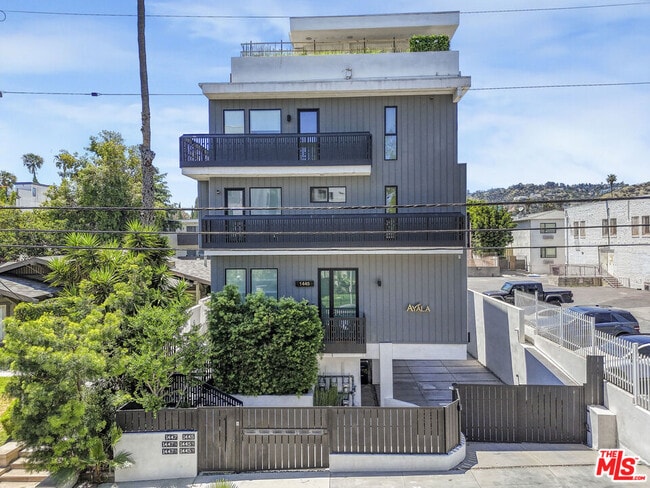 Building Photo - 1445 1/2 N Martel Ave
