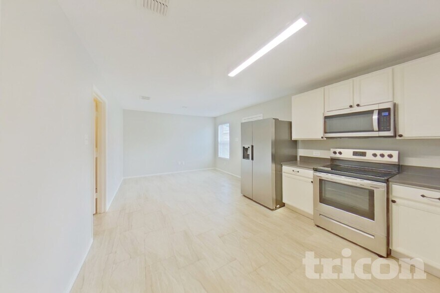Building Photo - 1221 Dianthus Dr