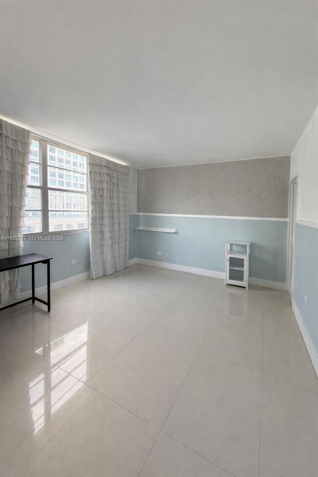 Building Photo - 825 Brickell Bay Dr