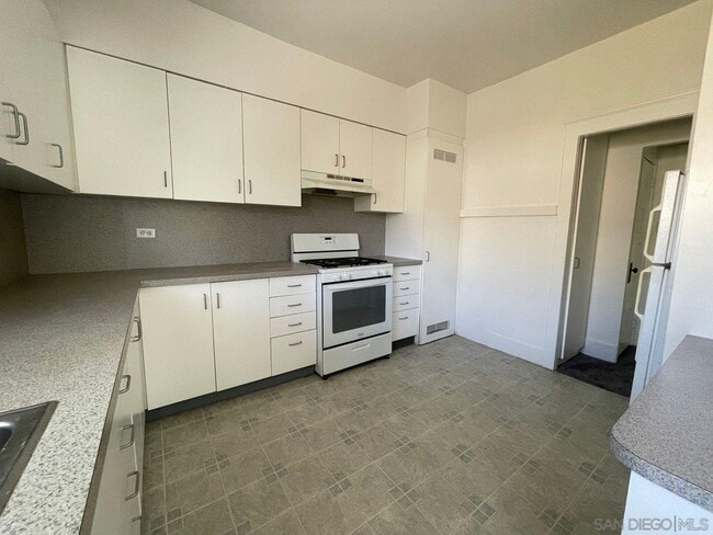 Building Photo - 2842 Copley Ave