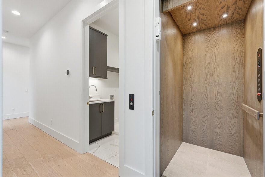Convenient on site elevator providing easy access to all levels - 3718 West End Ave
