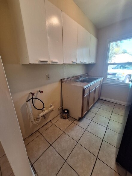 Kitchen with washer hookup - 1743 Sonne Ave
