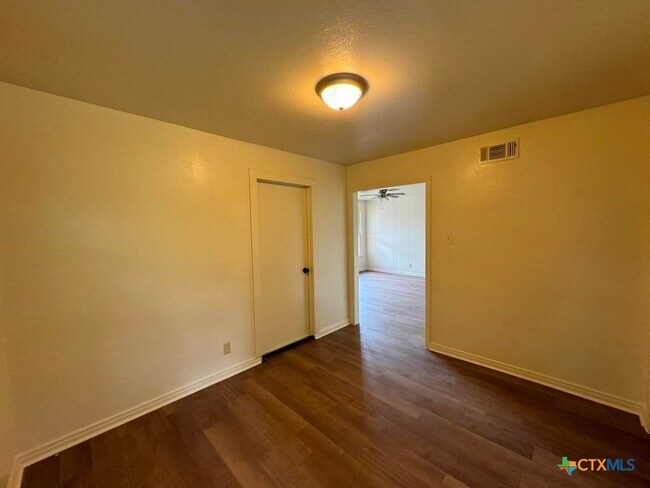 Building Photo - 1109 Estelle Ave