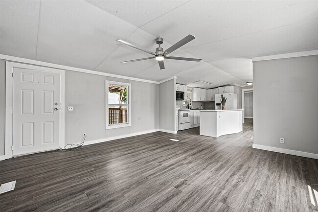 Building Photo - 2122 Koster Rd