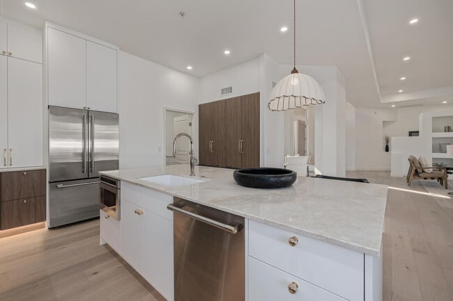 Building Photo - 7152 E Night Glow Cir