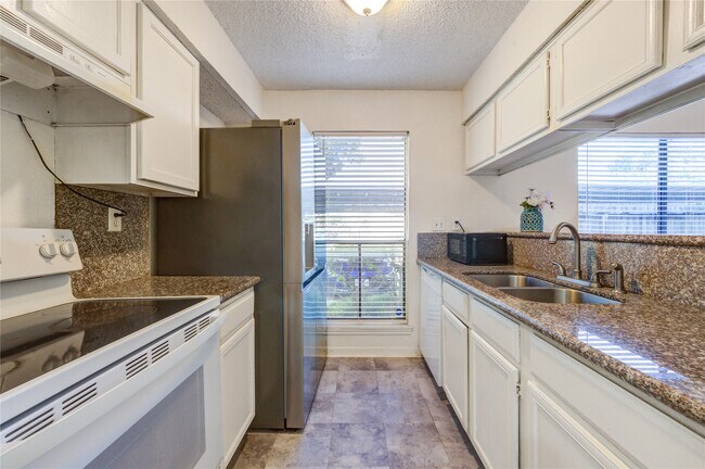 Building Photo - 3741 Thistlemont Dr