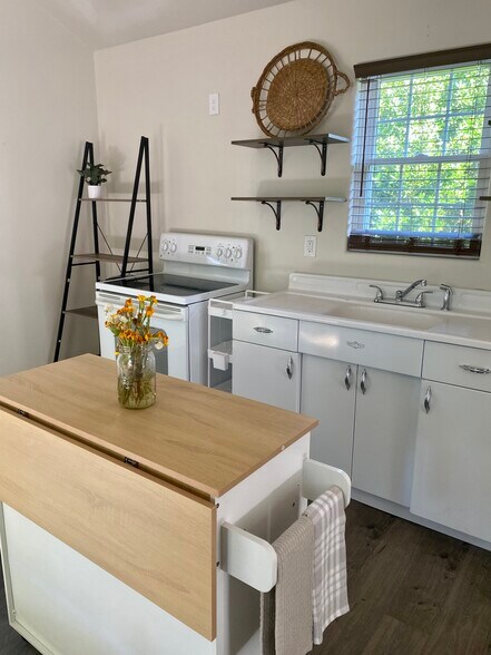 Building Photo - 10510 Cadosia Rd