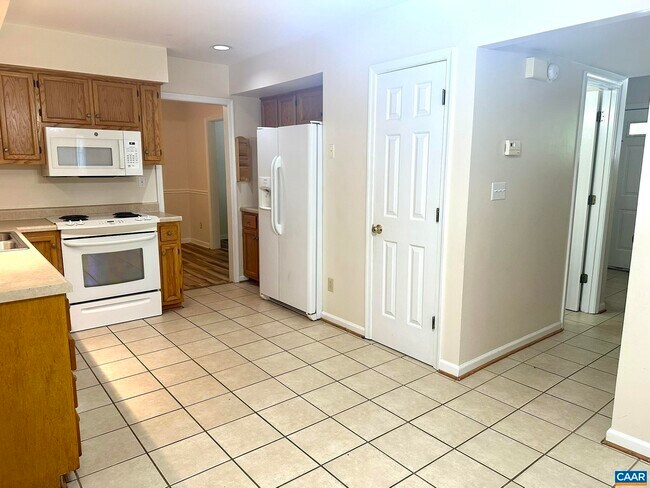 Building Photo - 3159 Saddlebrook Ln