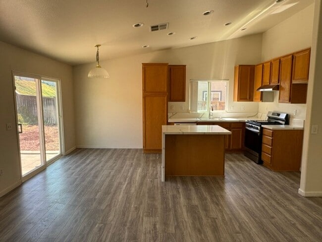 Building Photo - Beautiful home with option to expand
