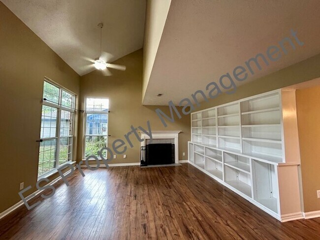 Building Photo - Wonderful 3 Bedroom 2.5 Bathroom Two Story...