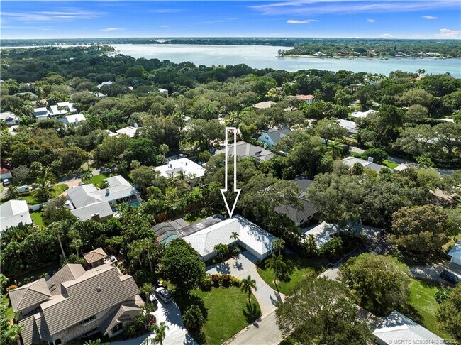 Building Photo - 7 Riverview Dr