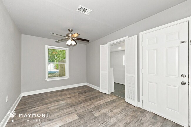 Building Photo - Inviting 3-Bedroom Cleburne Home with Fenced Yard