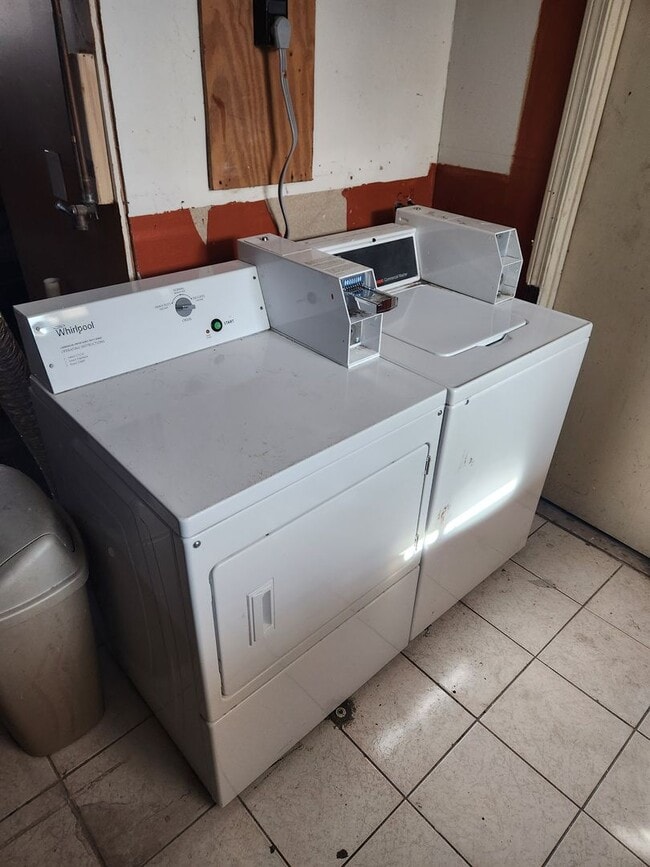 Building Photo - 735 Washington St