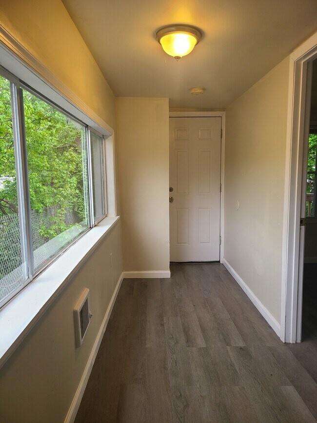 Building Photo - 31 Upland Ave