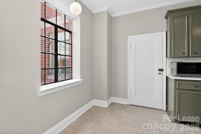 Building Photo - 301 W 10th St