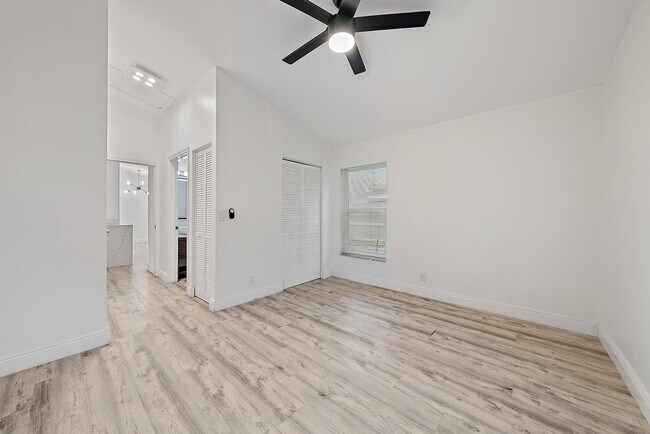 Building Photo - 14576 Sunset Pine Dr