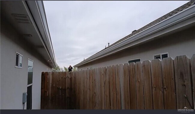 Building Photo - 18 Las Vistas Ln