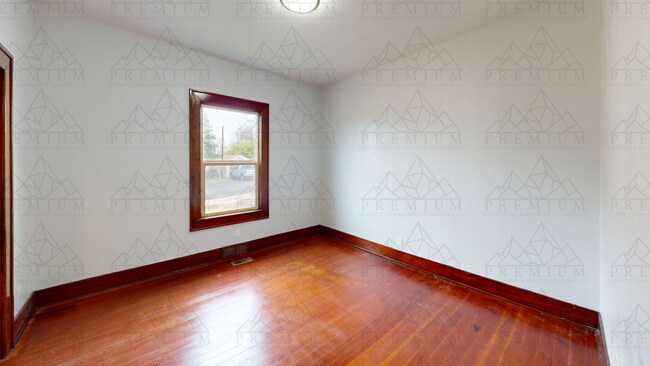 Building Photo - BEAUTIFUL 3 BED 1 BATH HOME!