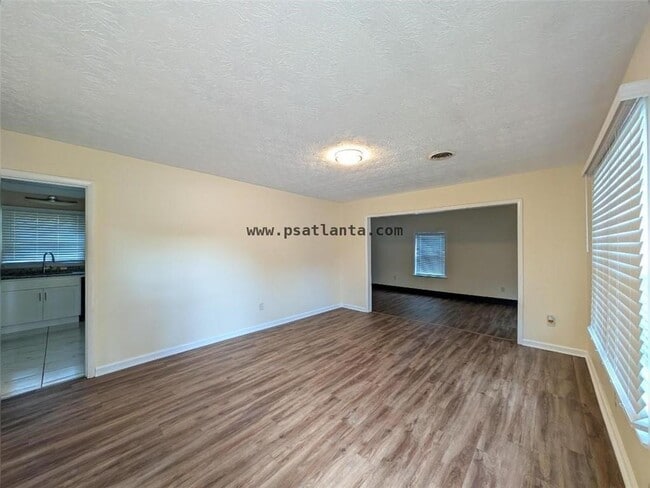 Building Photo - 525 Cedar Wood Ct SW