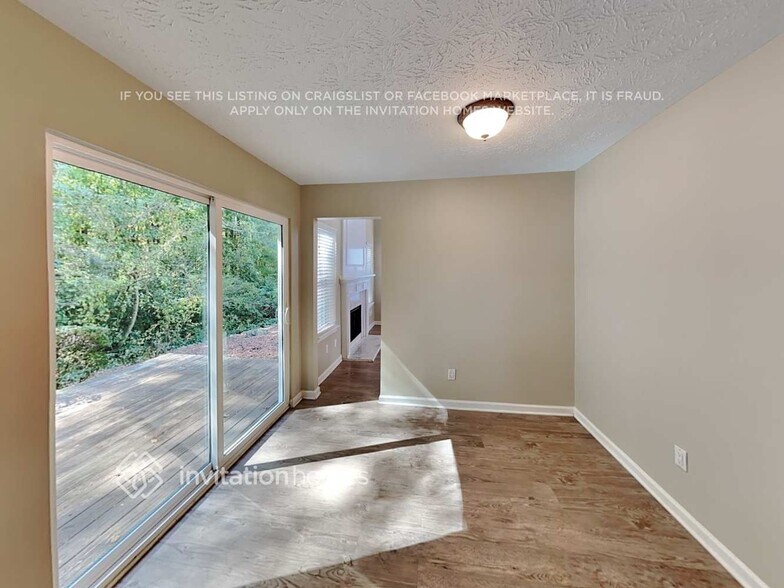 Building Photo - 1055 Crabapple Lake Cir