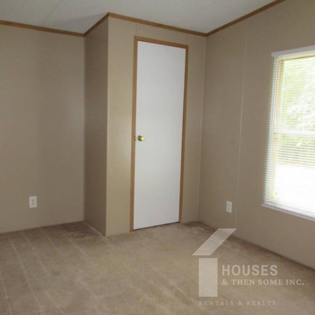 Building Photo - 1395 New Cut Rd