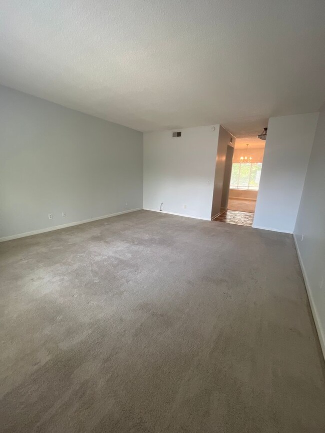 Building Photo - 2 bed/2 bath Condo in Lions Head Condo off...