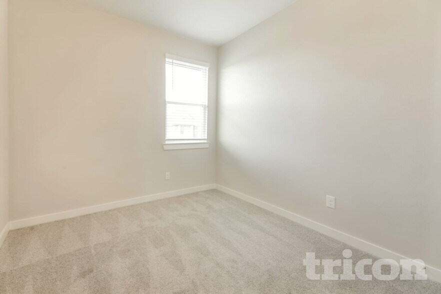 Building Photo - 8013 Brookhaven Dr