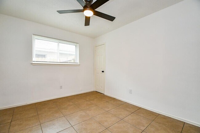 Building Photo - 2430 Ridge Hollow Dr