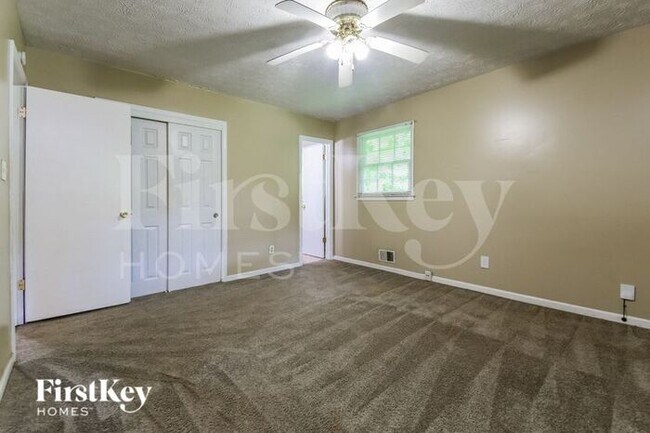 Building Photo - 111 Elizabeth Way