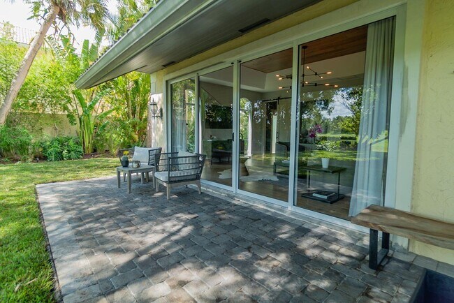 Building Photo - 11829 Pebblewood Dr
