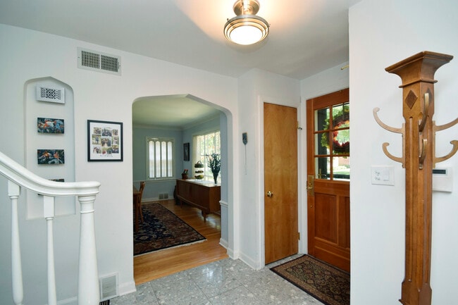 Building Photo - 319 Wesley Ave