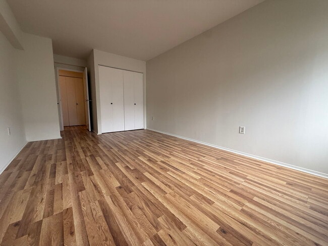 Building Photo - 333 Grand Ave