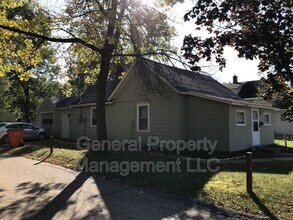 Building Photo - Available June 1st – 4 Bedroom, 1 Bathroom Single Family Home