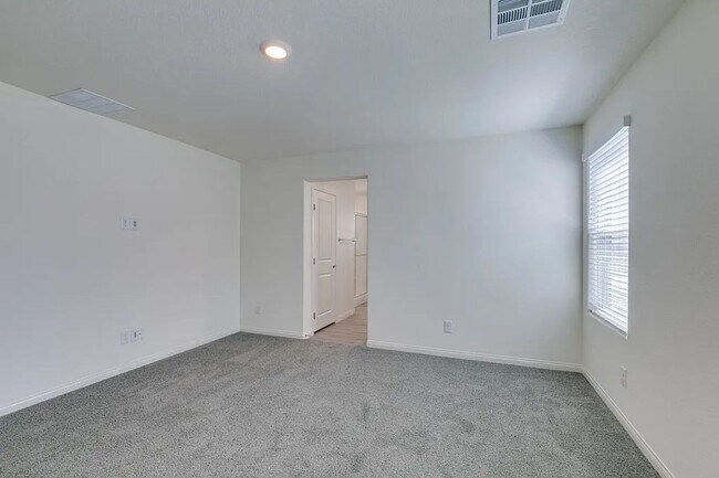 Building Photo - BEAUTIFUL NEW BUILD WITH 3 BEDROOMS, 2.5 B...