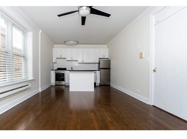 Building Photo - 918 Green Bay Rd