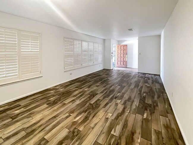 Building Photo - 211 E Alto Dr