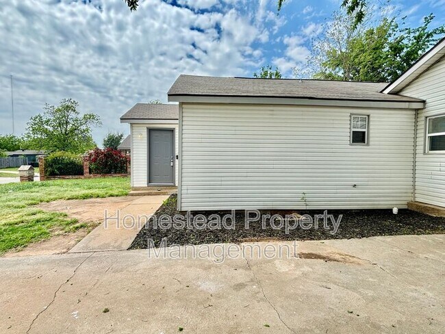 Building Photo - 329 SE 46th St