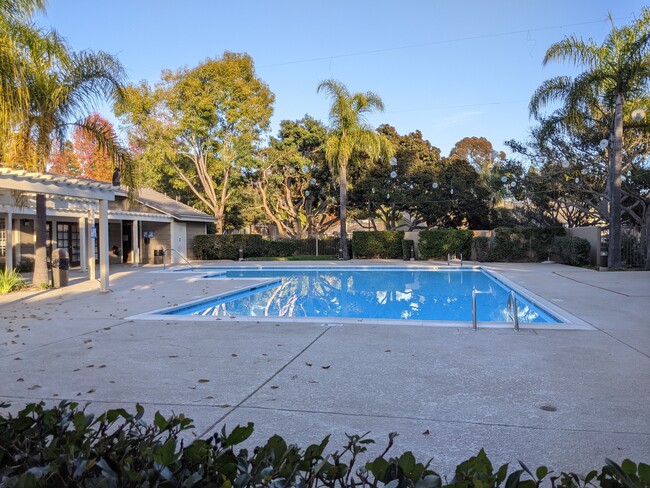 Building Photo - 3617 Caminito Carmel Landing