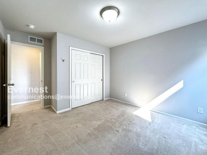 Building Photo - 15675 E 47th Dr