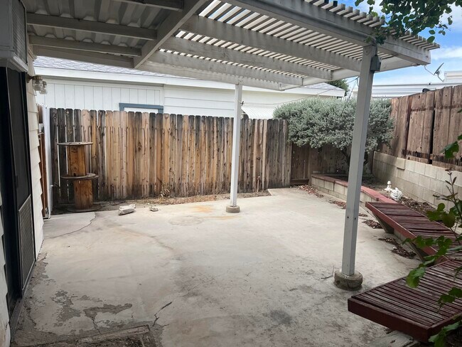 Building Photo - 69470 Midpark Dr