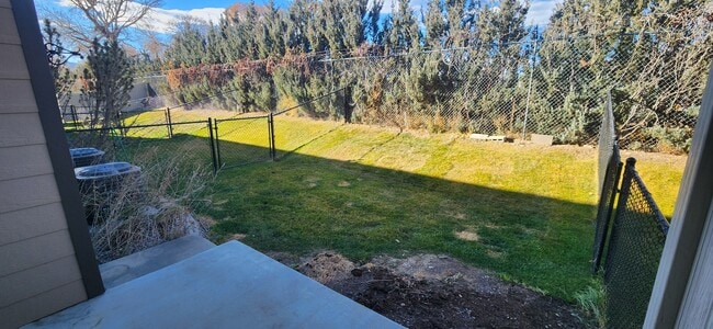 Building Photo - 1035 Rd Runner St