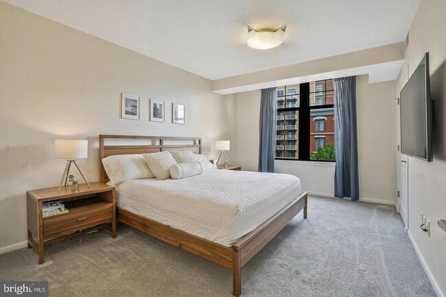 Building Photo - 1021 N Garfield St