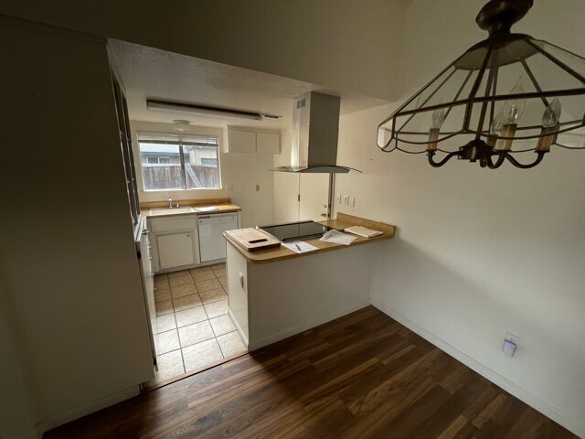 Building Photo - Open House! Friday 8/7/26 at 4:30-5:30 2 Bedroom Townhouse Available NOW!