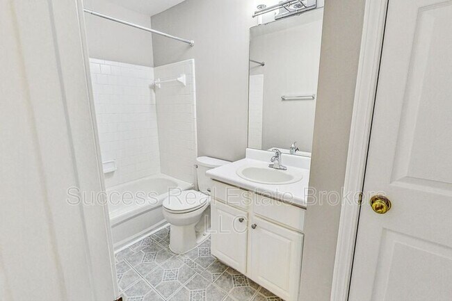 Building Photo - 1645 Heyford Cir NW