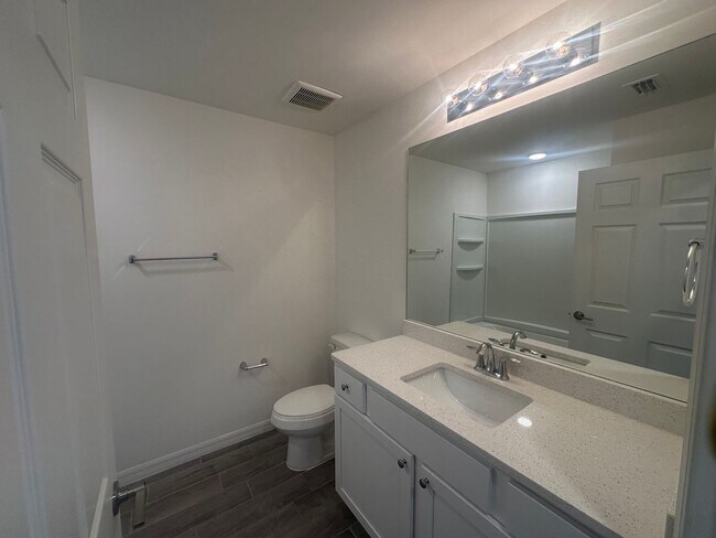 Building Photo - 4 Bedroom -2 Bathrooms NE Cape Coral- City Water (Del Prado & Pine Island)