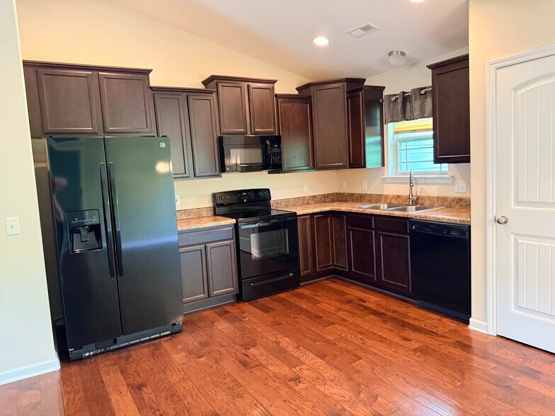 Building Photo - 108 Summerdale Dr